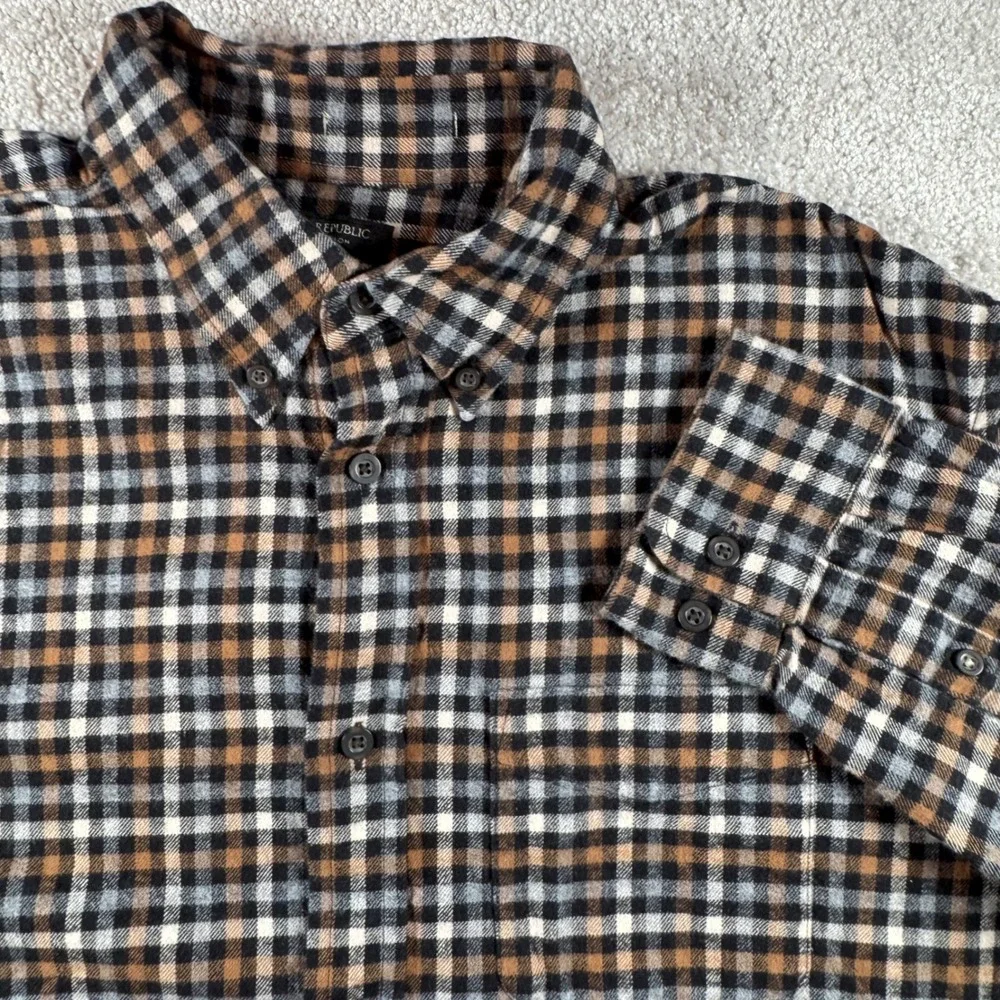 Banana Republic Organic Cotton Flannel Shirt Mens L Brown Black Plaid Standard